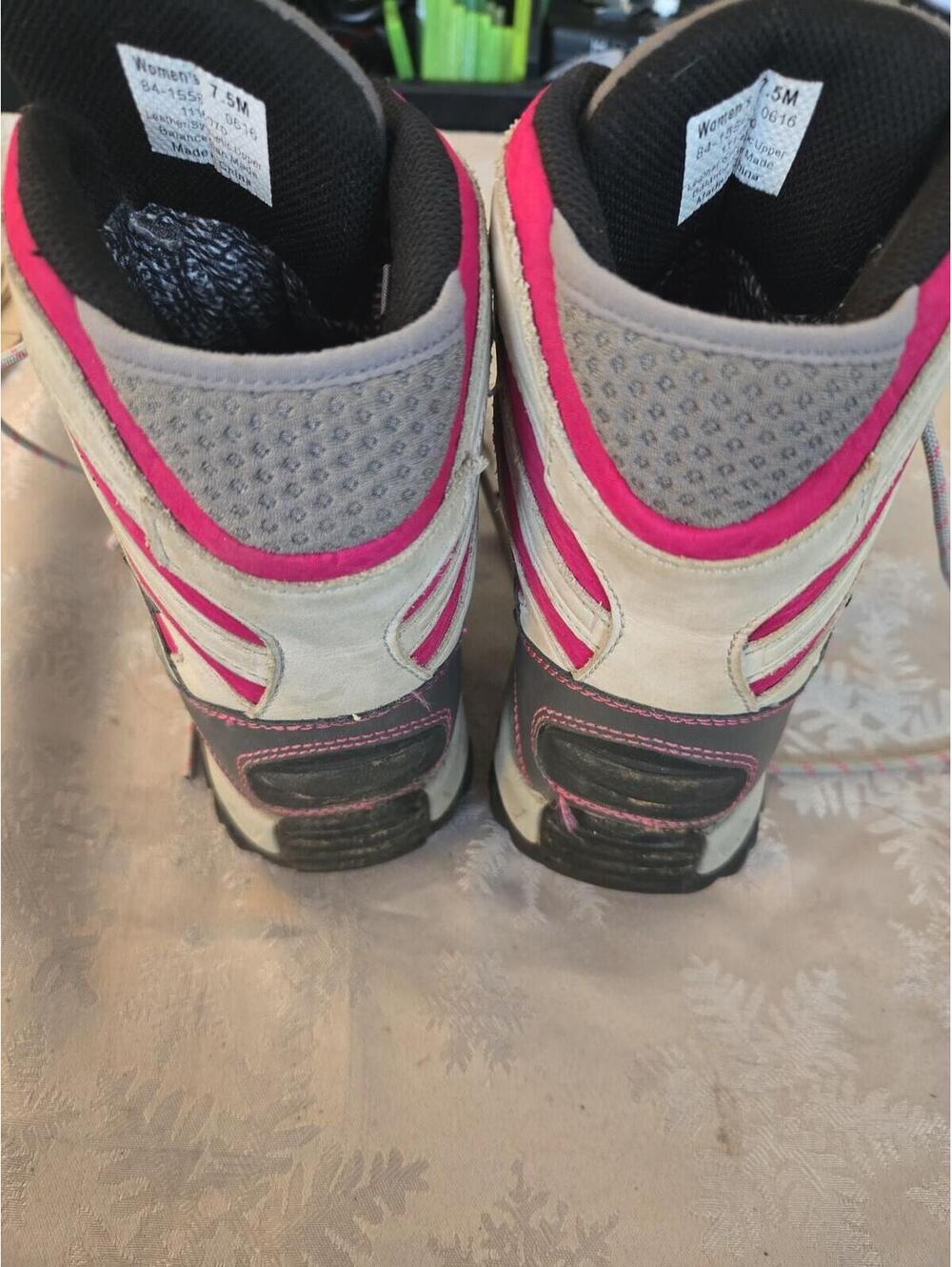 Cabela's XPG Women's Waterproof Hiking Boots - Grey & Pink - Size 7.5M - Picture 3 of 6